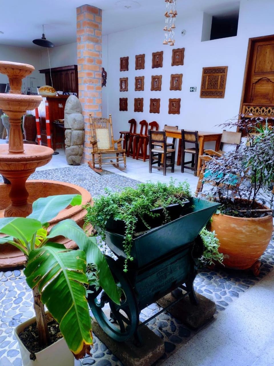 Hotel Barajas Jardin Exterior foto